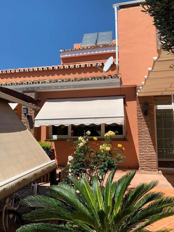 Chalet Con Piscina A 50 M De La Playa . Marbella Exterior photo